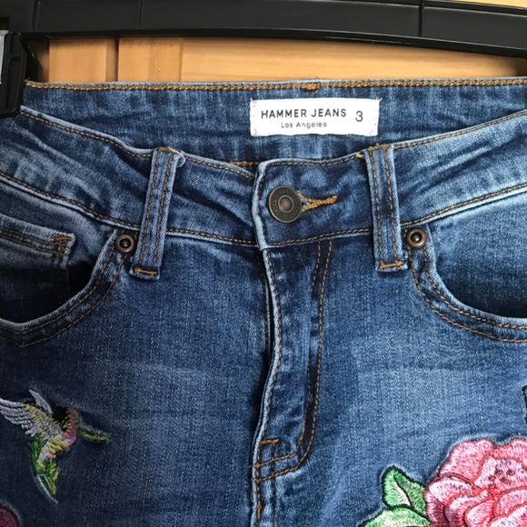 Flower and hummingbird cropped jeans - Picture 2 of 5